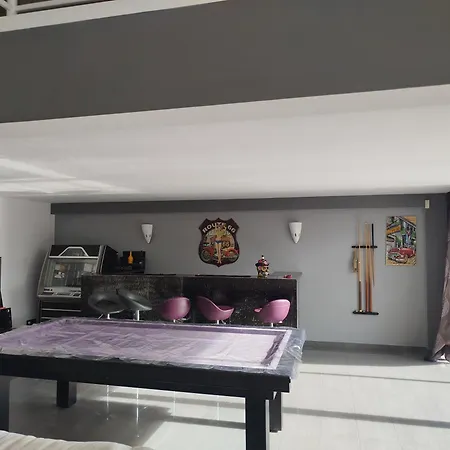 Villa De 360 M2 Avec Piscine Et Jacuzzi